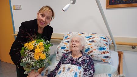 Slike s praznovanja 102 rojstnega dne stanovalke Doma Ljubice Pavlovčič_01